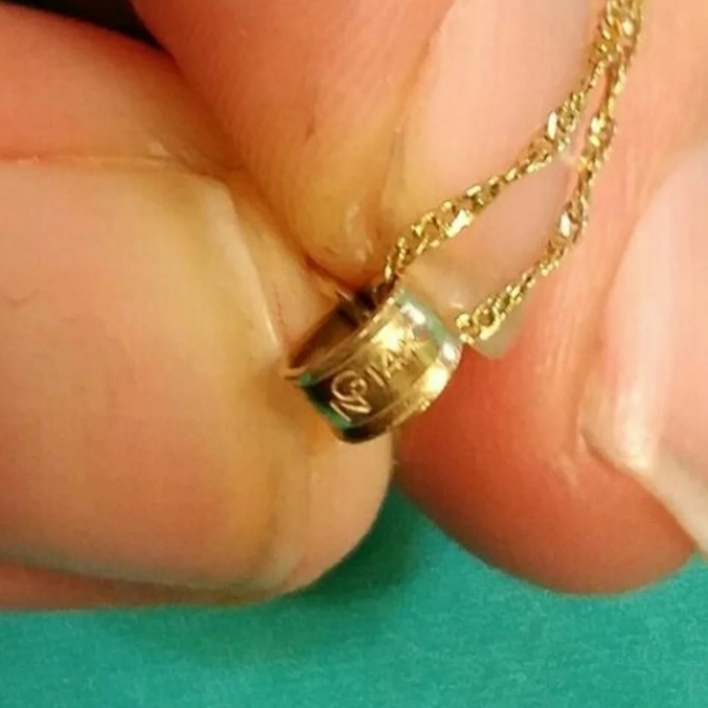 14K Gold Virgin Mary Necklace - Picture 4 of 10